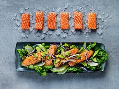 Oven-baked salmon with lemon